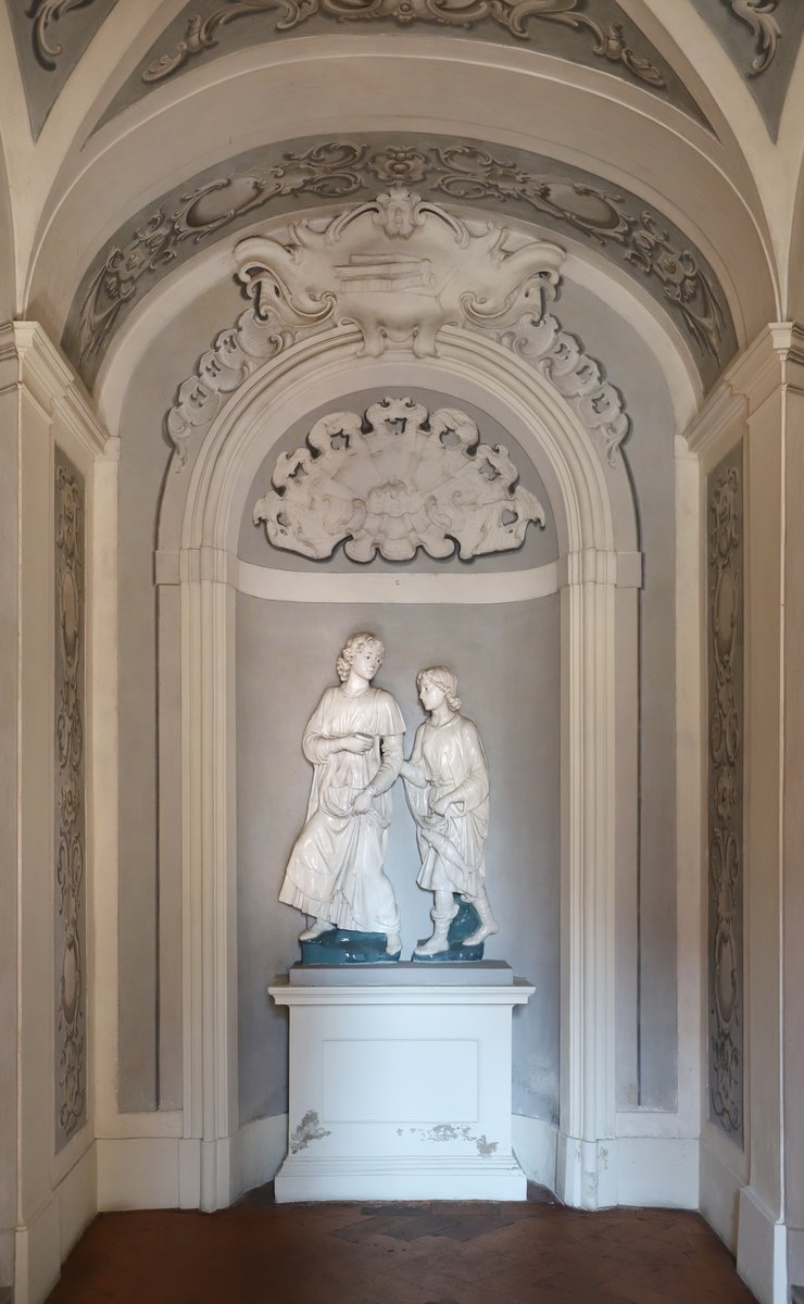 Statua "Raffaele e Tobiolo" presso la Bilbioteca Roncioniana